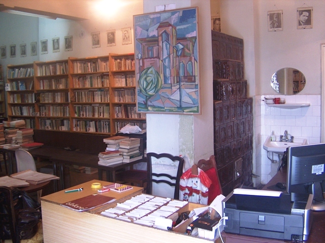 footsteps Walnut documentary Biblioteca Judeţeană "Octavian Goga" Cluj