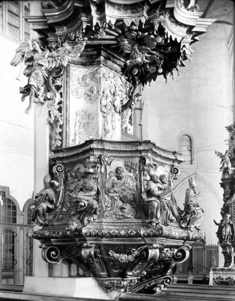 Fișier:Biserica-Sf.Mihail-3.jpg