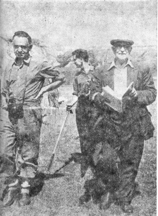 Imagine:Alexandru Borza conducand o excursie.jpg