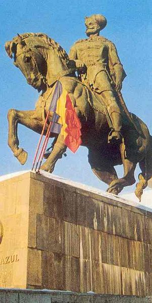 Imagine:Statuia-Mihai-Viteazul 3.jpg